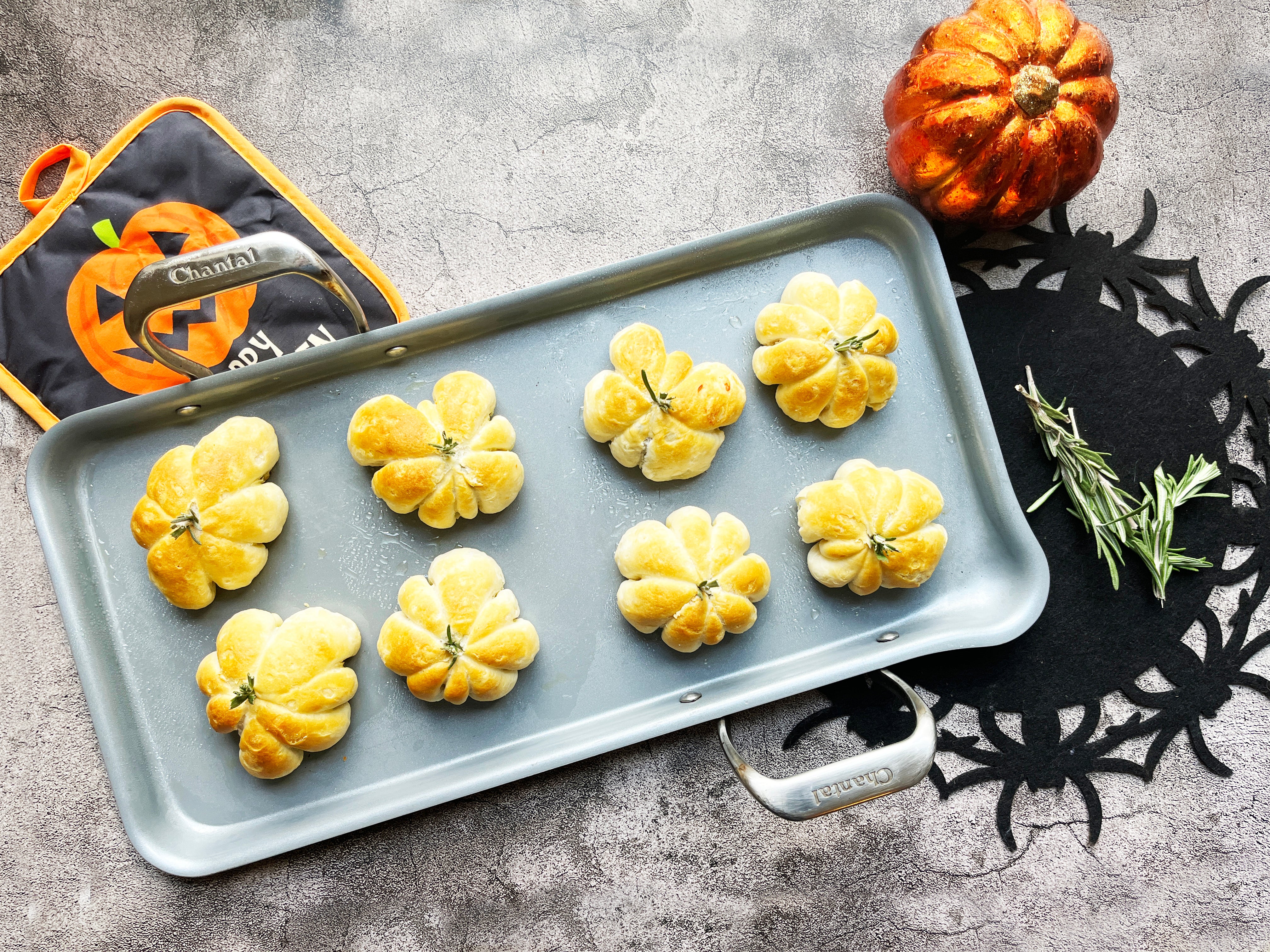 Meatball & Cheese Pumpkin-Shaped Biscuits🍂 – Chantal